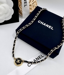 56174-kole-cepochka-chanel-so-vstavkoj-iz-chernoj-kozhi