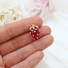 Подвеска Ягода клубника, акрил, красный, позолота, 20*11 мм, П1145