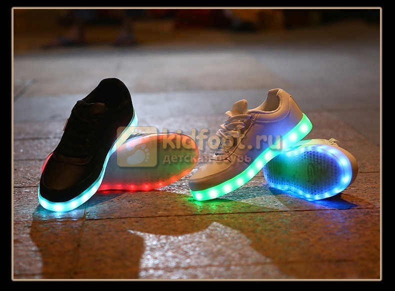 Светящиеся кроссовки с USB зарядкой Fashion (Фэшн) на шнурках, цвет белый, светится вся подошва