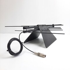 ТВ АНТЕННА КОМНАТНАЯ ЦИФРОВАЯ АКТИВНАЯ НАПРАВЛЕННАЯ Триада-3209/antenna.ru