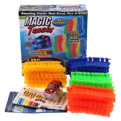 Светящаяся гоночная трасса-конструктор MAGIC TRACKS 220 деталей