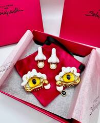 73354 - Серьги NOSES в стиле Schiaparelli матовое золото/белая эмаль