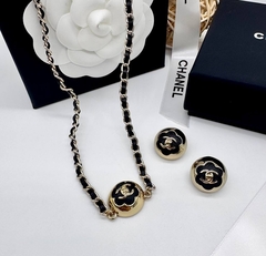 56174-kole-cepochka-chanel-so-vstavkoj-iz-chernoj-kozhi