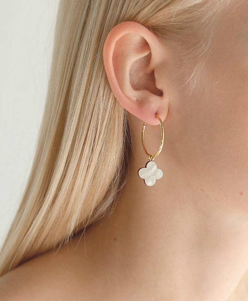 Серьги Elsa Hoops in Mother of Pearl