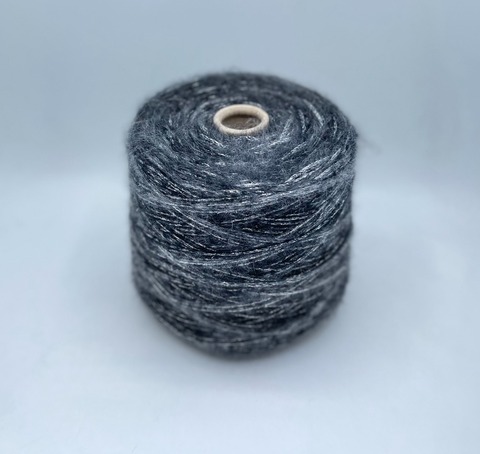 G&G Filati (пр.Италия),art-Soffice plus 300/100гр,35%Меринос 30%Супер кидмохер 20%Шелк 15% Люрекс , цвет-Серо-черный деграде+серебро. арт.30347
