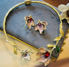 85243-komplekt-ukrashenij-kole-sergi-charm-v-stile-bruni