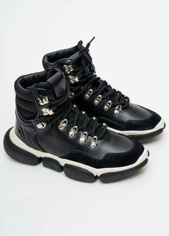 <p>Ботинки&nbsp;</p> MONCLER