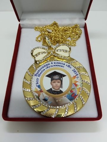 Медаль со стразами 