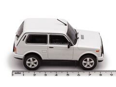 Niva Urban 4x4 white ArModel 1:43