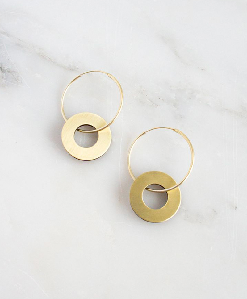 Серьги Disc Charm Hoops in Brass