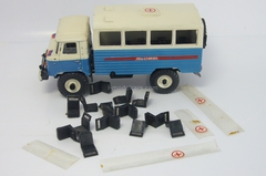 GAZ-66 VM-66 KUNG Medical service Ural Falcon USSR 1:43