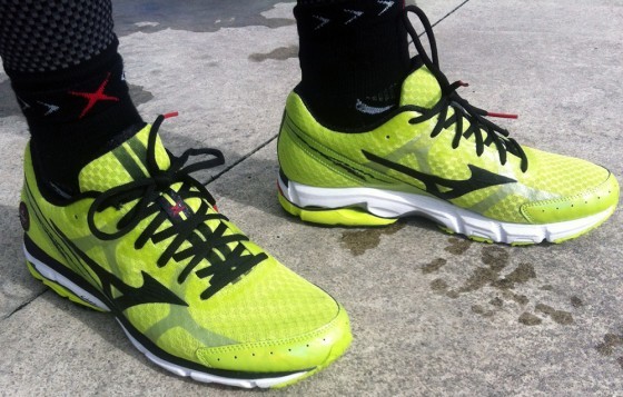 Mizuno Wave Rider 17 кроссовки для бега мужские желтые - 2