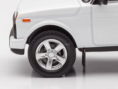 Niva Urban 4x4 white ArModel 1:43