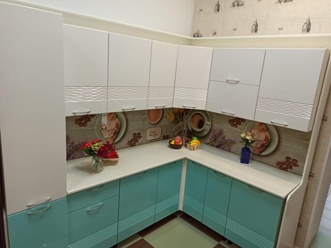 угловой кухонный гарнитур  ВОЛНА 2,4*1,7 м