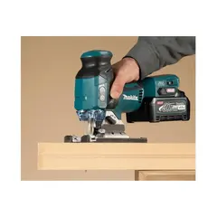 Аккумуляторный лобзик 135 мм Makita JV001GZ