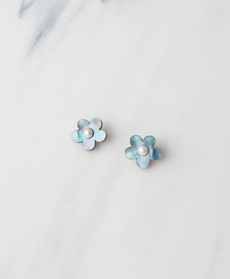 Серьги Mini Bloom Studs in Blue Pearl