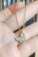 kole-trendy-butterfly-s-podveskoj-babochka-s-perlamutrom-iz-serebra-v-limonnoj-pozolote