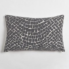 Подушка Cobblestone charcoal 35*50 см 100% хлопок