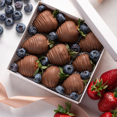 Клубника в шоколаде «Blueberry» (9-12 ягод)