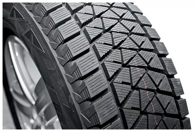 Bridgestone Blizzak DM-V2 225/60 R17 99S зимняя