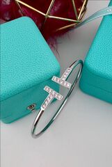 braslet-t-iz-serebra-925-proby-s-fianitami-i-ehmalyu-v-stile-tiffany