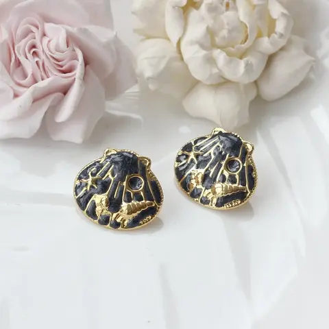 Серьги пусеты Ракушки с эмалью, чёрный, 22*25 мм, сталь, позолота, СГ036