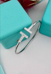 braslet-t-iz-serebra-925-proby-s-fianitami-i-ehmalyu-v-stile-tiffany
