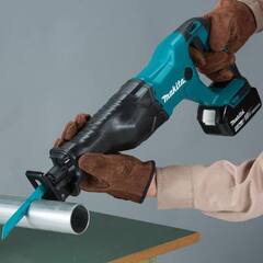 Аккумуляторная сабельная пила Makita DJR186RTE