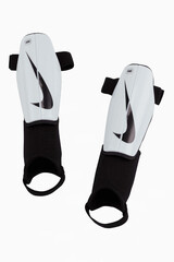 Футбольные щитки Nike Charge Junior