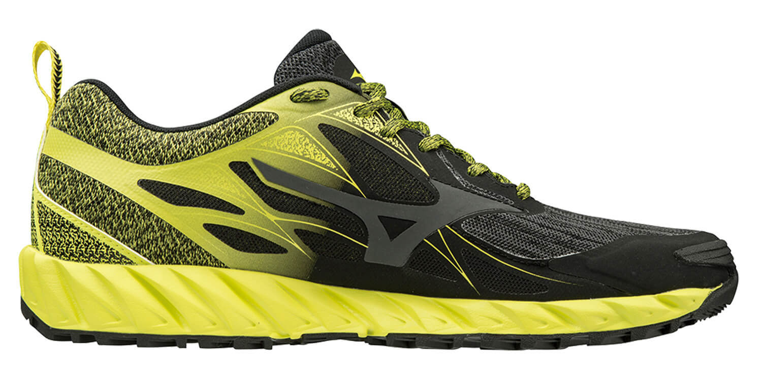Mizuno Wave Ibuki кроссовки для бега мужские черные-желтые