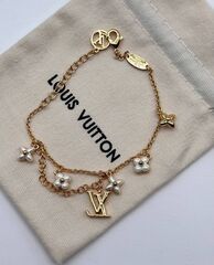 Браслет LV коллекция Gramс с подвесками из латуни в позолоте lux