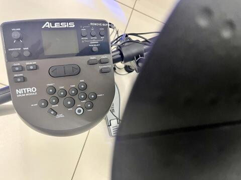 ALESIS NITRO MESH KIT электронная барабанная установка