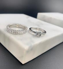 kolco-dorozhka-iz-serebra-s-bagetnymi-cirkonami-shirina-4-mm
