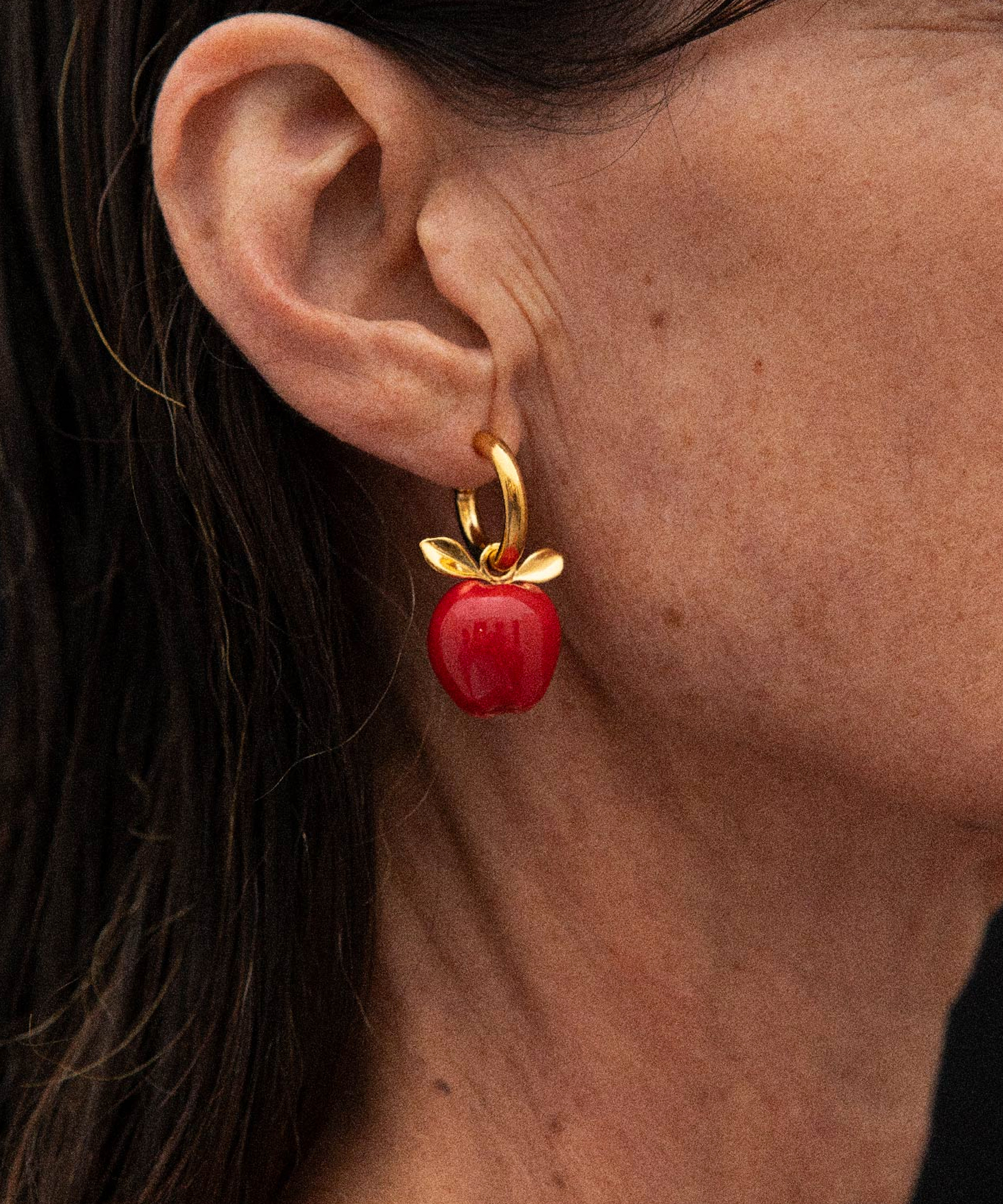 Моносерьга APPLE HOOP RED