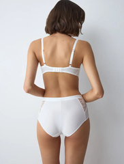 Трусы макси Triumph Wild Azalea Florale Maxi | Белый
