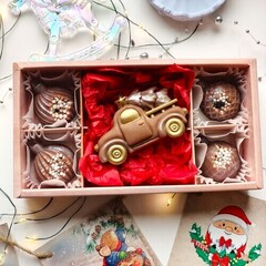 Новогодняя машинка и шоколадные конфеты/80гр