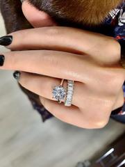 kolco-dorozhka-iz-serebra-s-bagetnymi-cirkonami-shirina-4-mm