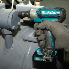 Аккумуляторный ударный гайковерт Makita TW141DZ