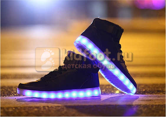 Светящиеся высокие кроссовки с USB зарядкой Fashion (Фэшн) на шнурках и липучках, цвет черный, светится вся подошва