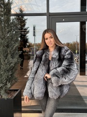 Шуба из цельного меха чернобурки 60см