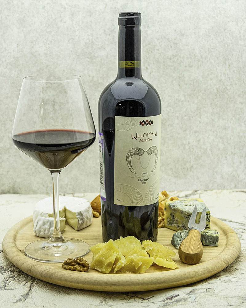 Вино Alluria Красное сухое 2018 г.у. 13,5%, 0,75 л, Армения