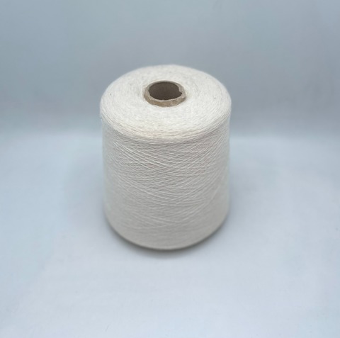 Бобинная пряжа (пр.Италия),1400м/100 гр. 80%шерсть, 20%полиамид, цвет-Молочный,арт-31821