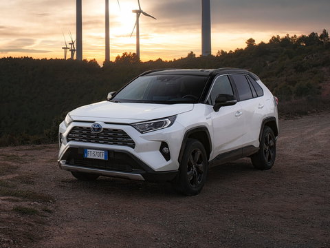 Чехлы на Toyota RAV-4 2018–2025 г.в.