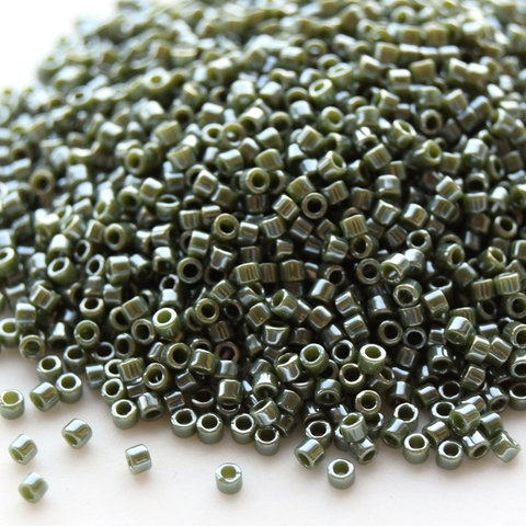 DB-1566 Бисер цилиндрический Миюки делика 11/0 Авокадо глянцевый непрозрачный /Miyuki delica 11/0