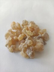 Ладан жёлтый «Ходжари» 100 г — Boswellia sacra Оман в упаковке Добрый Пастырь