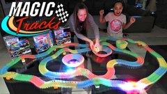 Светящаяся гоночная трасса-конструктор MAGIC TRACKS 220 деталей