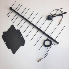 КОМНАТНАЯ ЦИФРОВАЯ АКТИВНАЯ НАПРАВЛЕННАЯ ТЕЛЕВИЗИОННАЯ АНТЕННА Триада-3309/antenna.ru