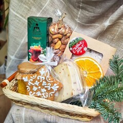 Новогодняя корзина «Кекс и Глинтвейн»