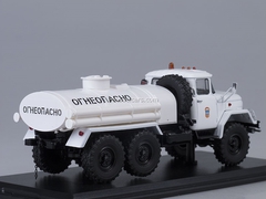 ZIL-131 AC-40 MChS Ministry of Emergency 1:43 Start Scale Models (SSM)