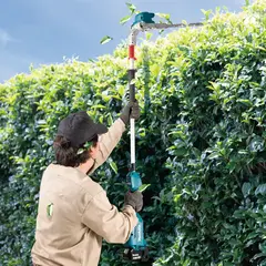 Аккумуляторный высоторез для живых изгородей Makita DUN500WZ